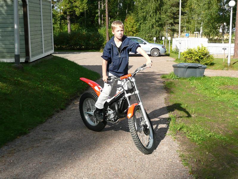 Leevi ja uusi Beta 2009.JPG